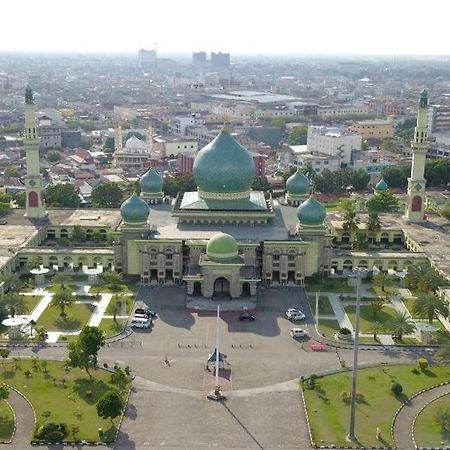 Sabrina Hotel Sisingamangaraja Pekanbaru Buitenkant foto