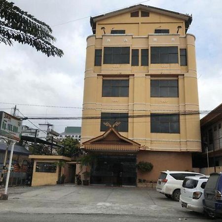 Sabrina Hotel Sisingamangaraja Pekanbaru Buitenkant foto