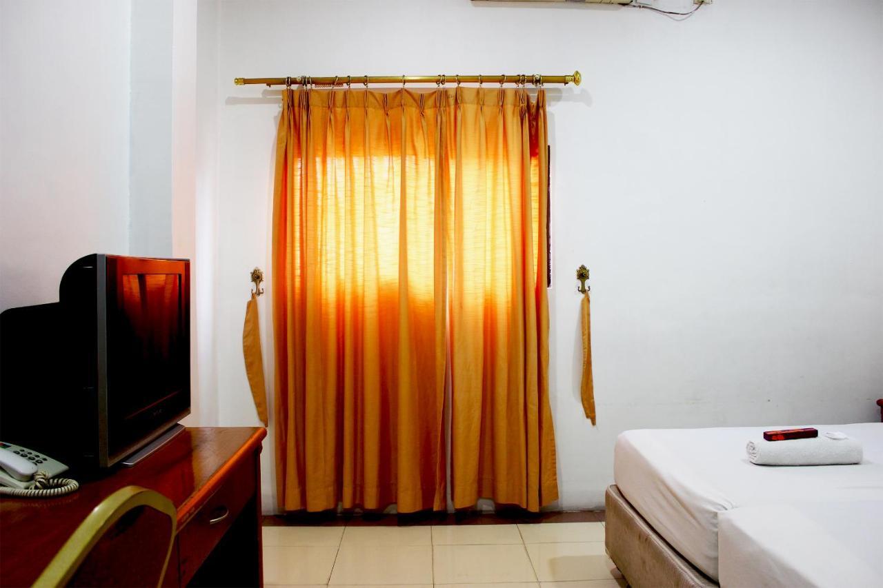 Sabrina Hotel Sisingamangaraja Pekanbaru Buitenkant foto