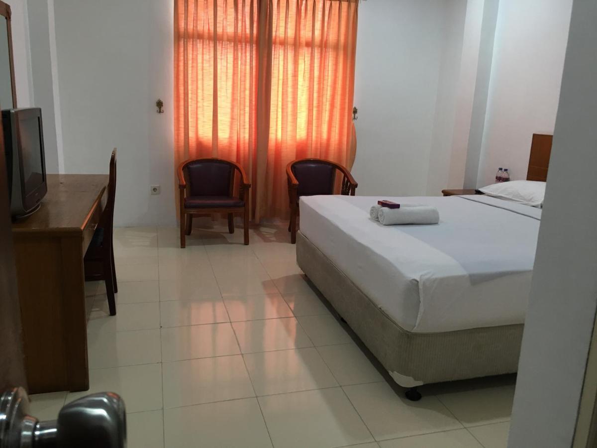 Sabrina Hotel Sisingamangaraja Pekanbaru Buitenkant foto