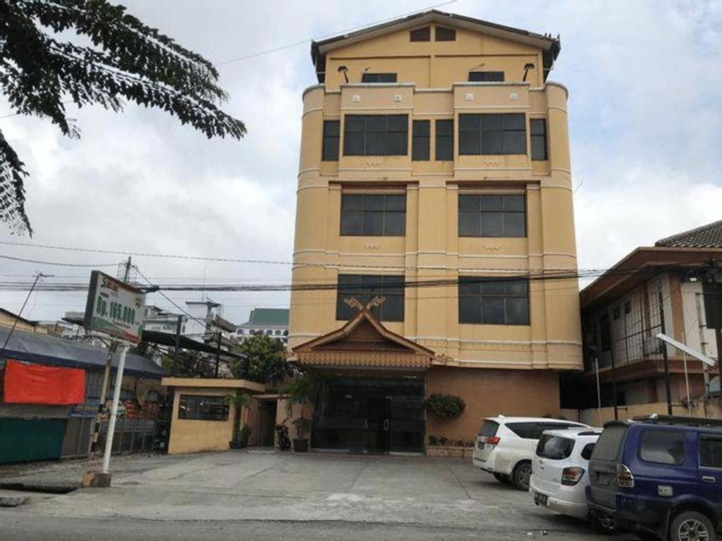 Sabrina Hotel Sisingamangaraja Pekanbaru Buitenkant foto